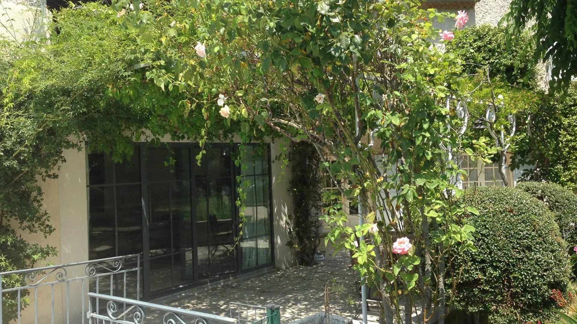The Willow Tree Le Thor Γαλλία